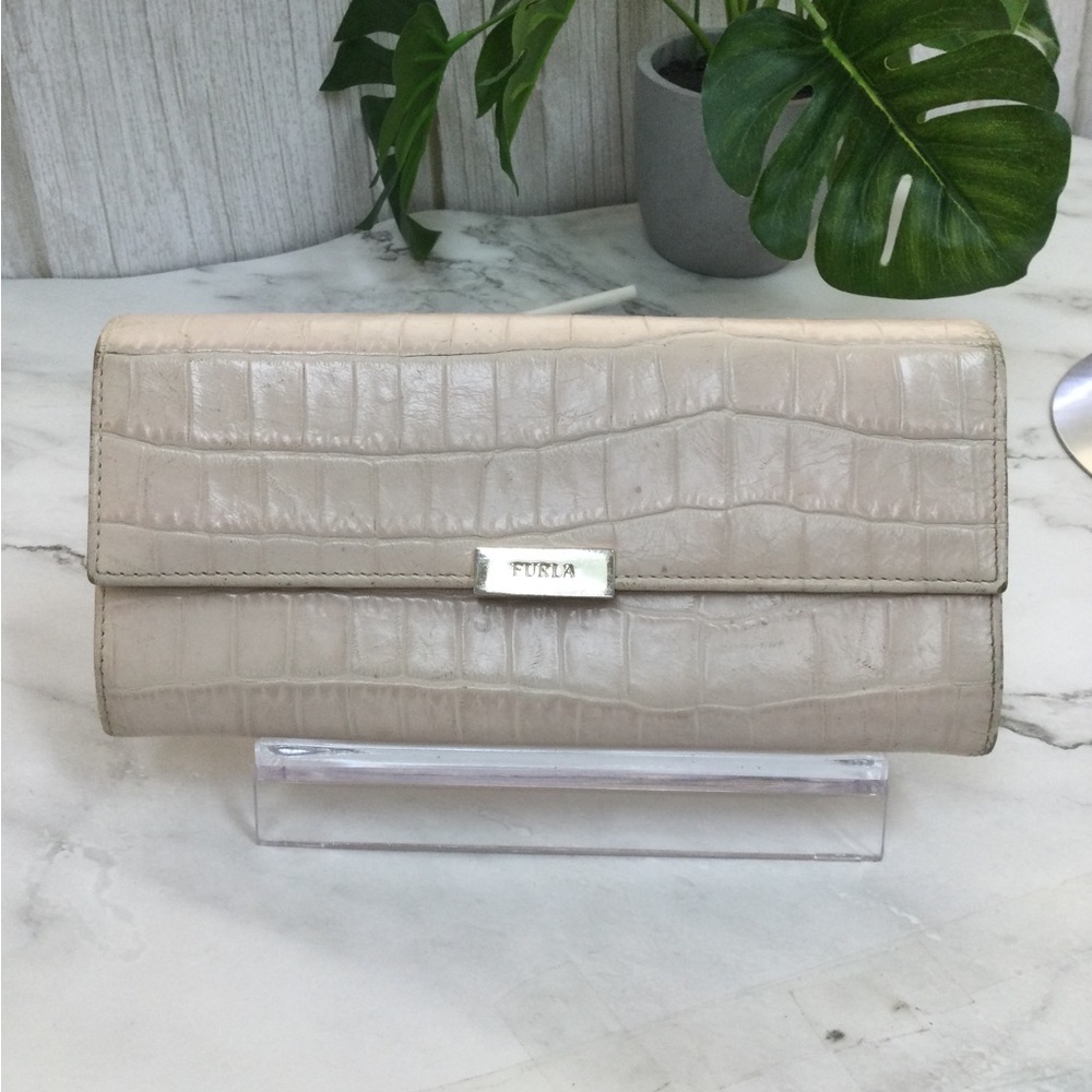 GUC Furla Beige Croc-Embossed Leather Clutch